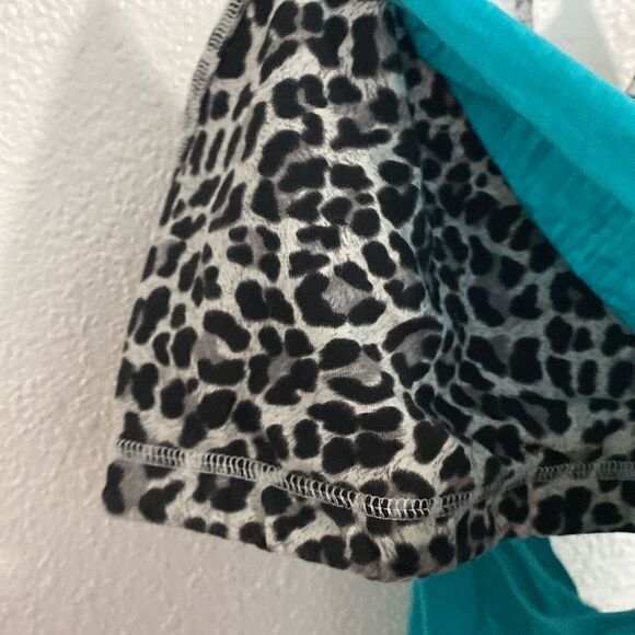 PINK-teal & cheatah print top-built un sports bra and tank overlay-Size medium - Picture 5 of 7